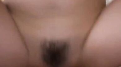 Liếm đít và bú cặc thật lâu cho đến khi cậu đủ cứng để địt em