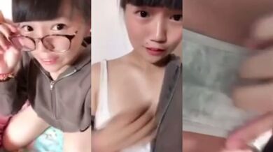 Tự chụp ảnh khỏa thân