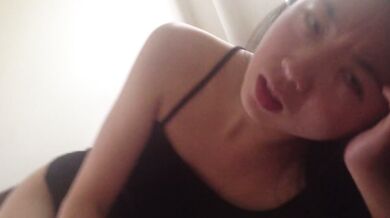 海外留学中の女性が外国人男性と体験