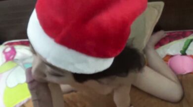 海外留学中の女の子がサンタ帽でフェラチオ