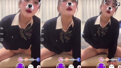 JK cưỡi trên bụng