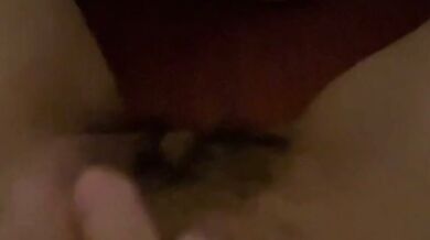 眠れない時はパンツを脱いでオナニー