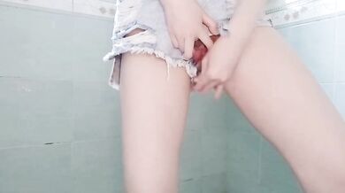 My cousin came before she went out