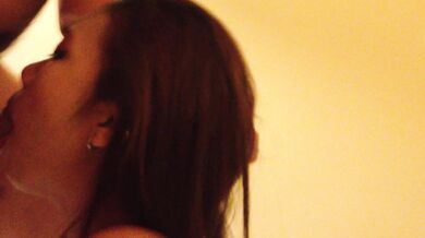 シンガポールの少女、セックスパートナーにすぐに口を平手打ちされる