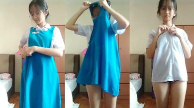 Nữ sinh trung học lột đồ và chụp selfie 14