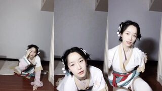 Girl vacuum hanfu temptation