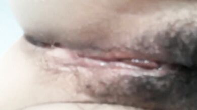 眠っているいとこをスパイ