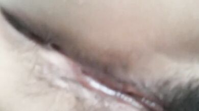 眠っているいとこをスパイ