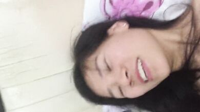 薄い黒ストッキングでお尻をひねってセックスするスーパー女