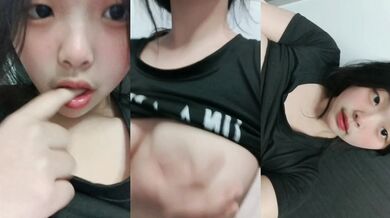 Cô gái ngực khủng với bộ ngực xòe xoa ngực và thủ dâm