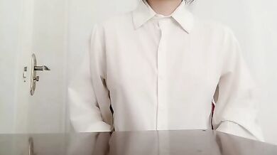 巨乳のトゥヤ姉妹が胸をつまんで揉む