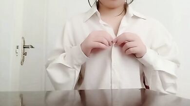 Em gái ngực khủng Tuya véo và xoa ngực