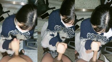 韓國嫩妹在樓梯口吃肉棒