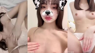 Cô gái Nhật dễ thương tự xoa ngực