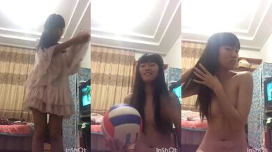 Cô gái lai dễ thương! Cởi trần mặc kỳ phục táo bạo!