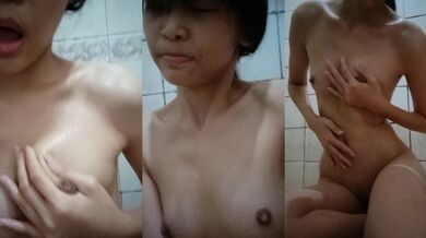 Em gái Malaysia khoe dáng tự sướng