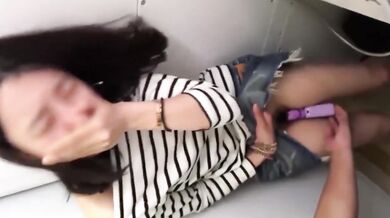 従順彼女をゲーセンの隅で