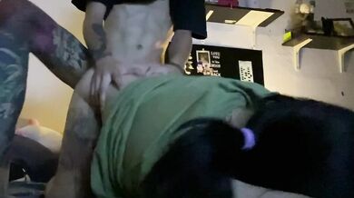 Singapore gái hư tự quay bị bạn trai đâm sau