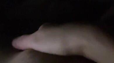 床上玩隻自己的穴