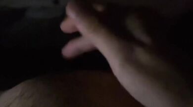 床上玩隻自己的穴