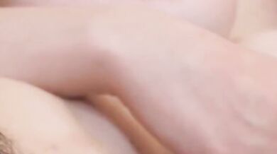 Cô gái ngực lớn bị xâm hại thô bạo