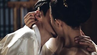 Kang Eun-bi in Eoudong