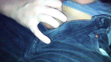 シンガポール人女性が無毛の彼氏にオーラルセックス