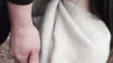 女子生徒が隣人に山へ誘われ、口淫を受ける