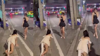 Công khai dắt chó đi dạo