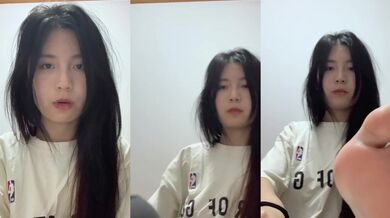 Mâu Văn Nam khoe lòng bàn chân trần