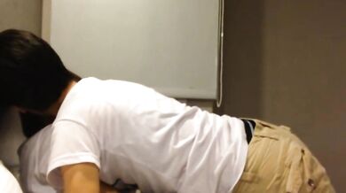 Các cô gái luôn thấy cô đơn khi đêm về