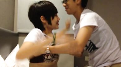 Các cô gái luôn thấy cô đơn khi đêm về