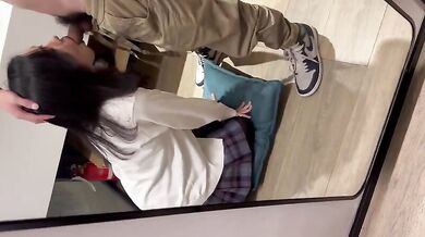 Video tự quay cảnh nữ sinh tài chính Tăng Gia Nghi và thầy giáo kế toán hẹn hò trong trường Điện tử Trung Sơn bị phát tán