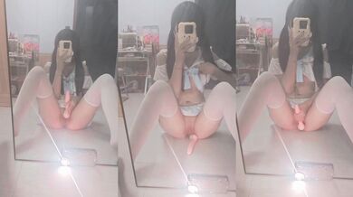 Không chịu nổi việc thủ dâm trước gương