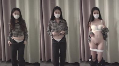 女子高生が自撮りで脱衣53枚