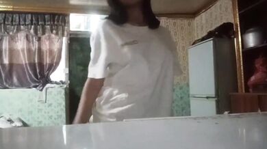 大奶眼鏡騷妹跳舞露奶