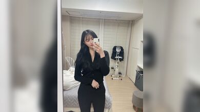 Phản cảm: Cô gái Hàn xinh đẹp lộ ảnh nóng 1