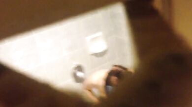 白虎娘の入浴を盗撮