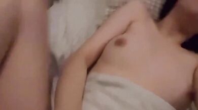 可愛い女子大生が寮で自慰行為、欲求不満で