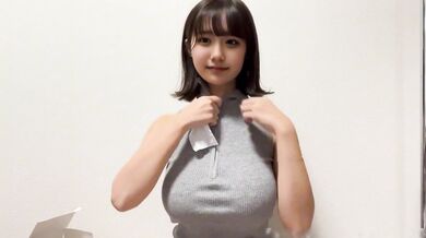 可愛さだけでも十分なのに天然爆乳!!勃起必至の癒し系美女 1