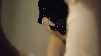 壁の隙間からの視点