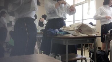女子高生の着替え [2]
