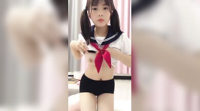 超可愛い大学生の妹が寮で自撮り4