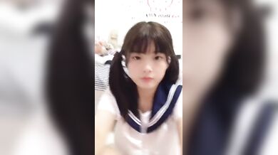 超可愛い大学生の妹が寮で自撮り4