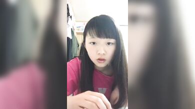 可愛い大学の妹と彼氏のビデオ通話で自慰