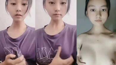 可愛い大学生の妹が美しい大きな胸をしている