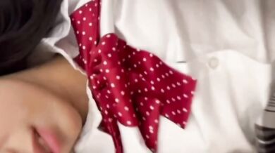 露臉JK制服少女『馬丹妮』乖巧懂事且反差，在酒店釋放天性，穿着新買的JK制服口交做愛 妹子顔值在線V (2)