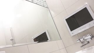 Peeking at the Perfect Body Beauty's Bath