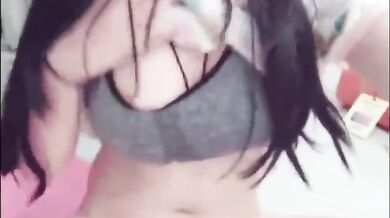 馬來西亞學生妹妹對著鏡頭自慰