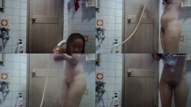 二番目の従姉の大きな黒い乳首を盗撮した入浴シーン(2)